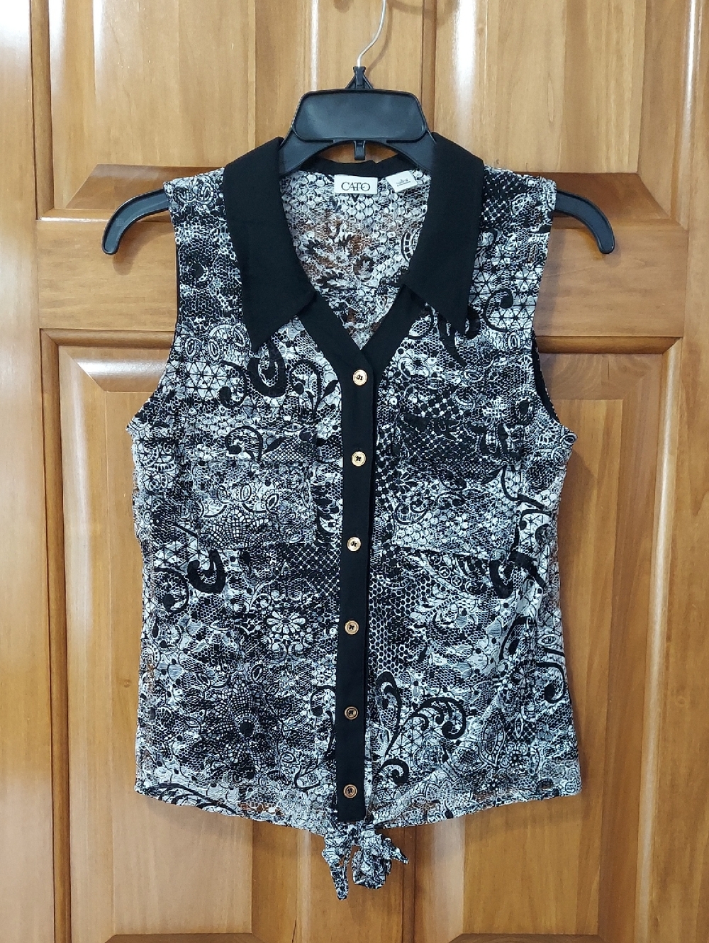 Cato Sleeveless Lace Button Down Cropped Tie Hem Blouse, Size Small, Like New